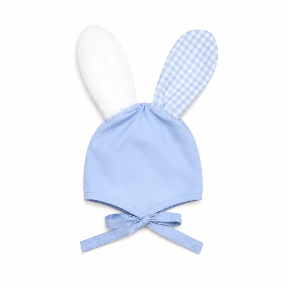 Touca em azul liso e xadrez com pompom